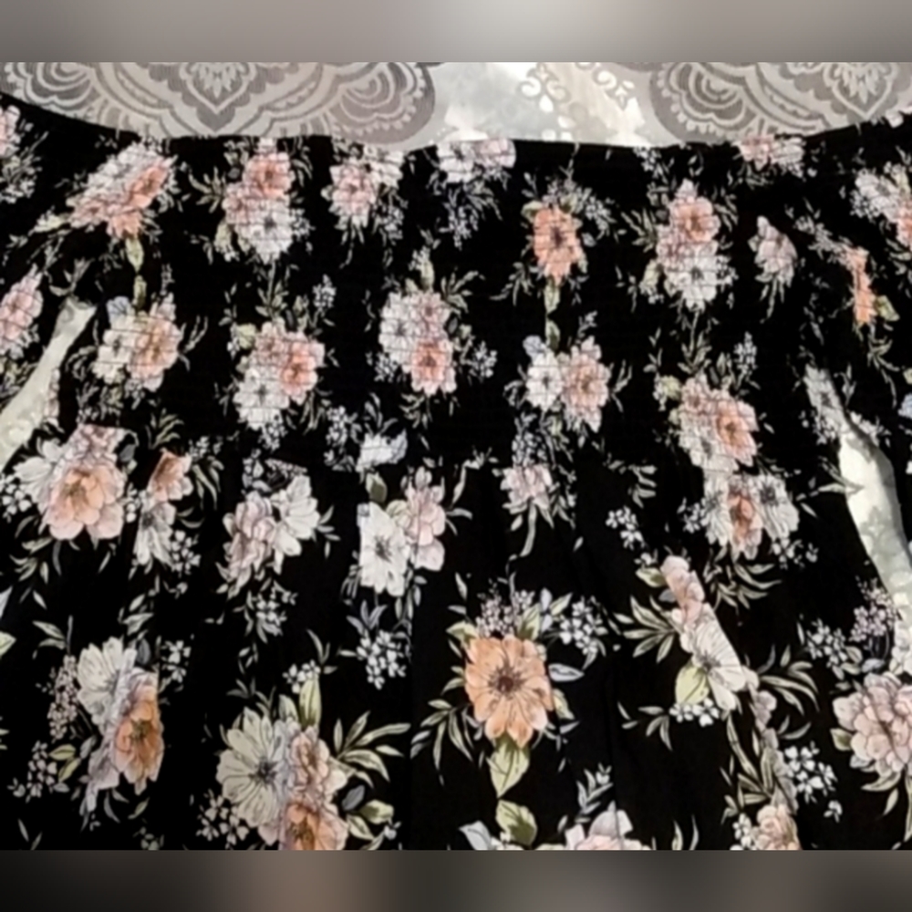 Torrid NWOT Floral, Flowy, Smocked Long Sleeve Off Shoulder Top Plus Size 1 - Picture 5 of 8